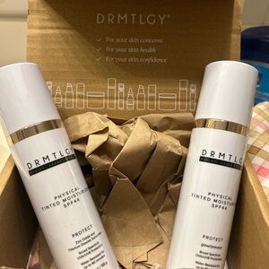 DRMTLGY Physical Tinted Moisturizer SPF 44 - White and Gold